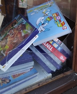Bookcrossing, vandalizzata la casetta dei libri