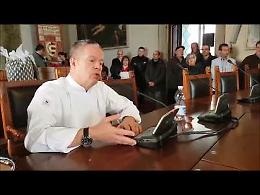 VIDEO Ernst Knam riceve il premio 'ambasciatore del gusto' alla Festa del Torrone di Cremona