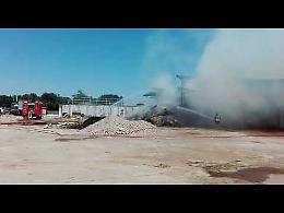 VIDEO L'incendio delle rotoballe alla cascina Fieniletto