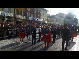VIDEO Gran Carnevale Cremasco: il rapper Bosio registra in diretta il video de La Turtelera