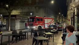Scatta l'allarme anti incendio in hotel di notte:  i vip scendono in strada