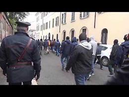 Il video della protesta dei profughi per le strade di Cremona