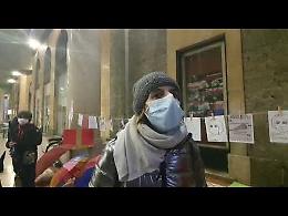 VIDEO Cremona, il comitato Priorità alla scuola in Galleria XXV Aprile: 'I ragazzi vogliono tornare in aula'