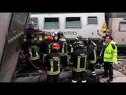 VIDEO/1 I vigili del fuoco al lavoro dopo il deragliamento