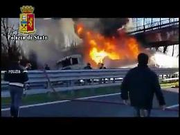 VIDEO I rilievi della polizia stradale dopo il rogo in autostrada