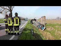Il video del fuori strada lungo la via Giuseppina a Malagnino