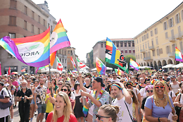 Cremona Pride e manichino blasfemo: individuato il gruppo in corteo