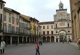 Piazza Duomo, 25 idee per il plateatico e l'arredo urbano