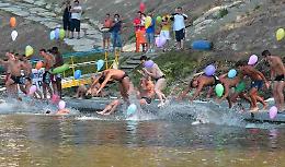 Il Po è tornato balneabile, si fa festa con il bagno di Ferragosto