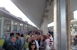 Maltempo, treni e disagi. La rabbia dei pendolari