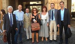 Per salvare il tribunale delegazione folta ma tardiva