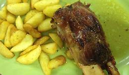 A Mede (Pv) la Sagra dello stinco con cotenna