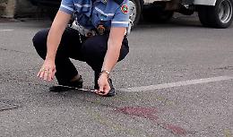Litiga con la moglie 
e si getta dall'auto in corsa
