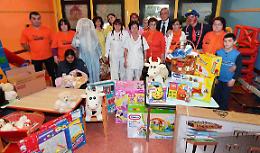 Santa Lucia in visita ai bimbi ricoverati
