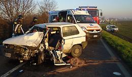 Terribile scontro frontale: quattro feriti, gravi due donne