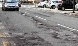 Strade disastrate, proteste: a rischio al sicurezza
