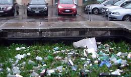 Sporcizia e rifiuti
alla Corte degli archi