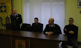 Allarme sicurezza, Savino: "Le ronde sono illegali, meglio chiamare il 112"