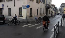 Ciclabile sbuca sul marciapiede
Pericolo quotidiano per i pedoni