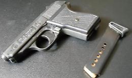 Pistola sull'argine, allarme: ma è una scacciacani