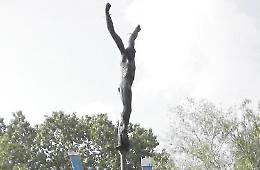 Restauro finito, il 'Cristo' ritorna sul Po
