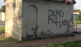 Santella imbrattata da ignoti