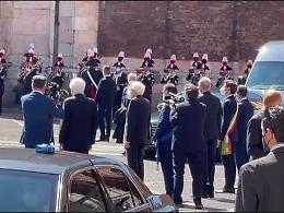 L'arrivo del Presidente della Repubblica in piazza del Comune