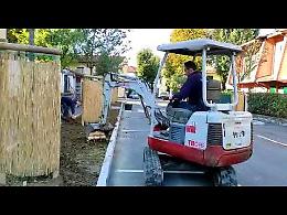 VIDEO Via Bacchetta, seminate le aiuole si chiude il cantiere
