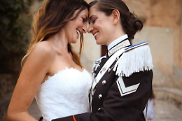 Picchetto d'onore per la carabiniera e la sua sposa