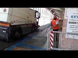VIDEO Coronavirus, Crema: la sanificazione del mercato di via Verdi