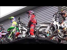 VIDEO Esibizione di motocross acrobatico e freestyle motocross al CremonaPo