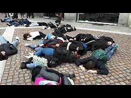 VIDEO Fridays for future, il flash mob a Crema