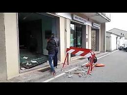 VIDEO Il bancomat fatto esplodere nella notte