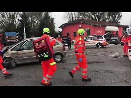 VIDEO I soccorsi dopo lo scontro tra auto