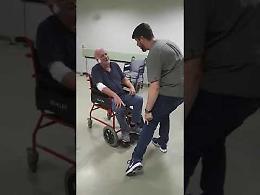 VIDEO1 Il gioielliere Pellegrini in ospedale con i parenti