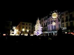 VIDEO Show per l'accensione delle luminarie natalizie a Crema