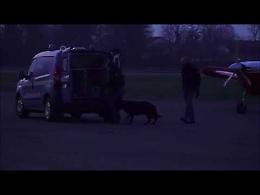 VIDEO I controlli della polizia sul velivolo sospetto all'aeroporto del Migliaro