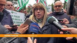 Iran, presidio Cisl davanti all'Ambasciata a Roma. Fumarola "Vicini al popolo"