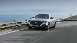 Nuova Mercedes Classe S, design iconico, intelligenza artificiale e lusso