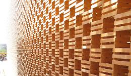 Saura & Matteo verso il padiglione Polonia