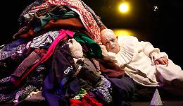 Aprire i teatri non bastaTeatri aperti per una "comunit&agrave; a venire"