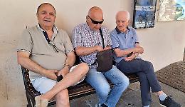Piazza Duomo, appello dei pensionati: «Ridateci la nostra cara panchina»