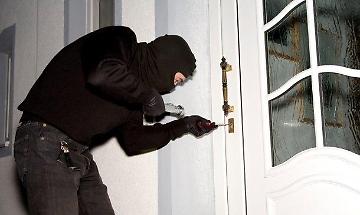 Altro furto con scasso, nel bottino anche gioielli