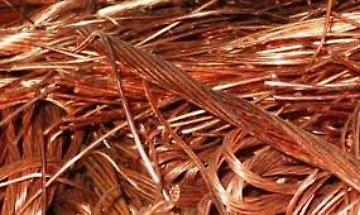 Raid notturno e furto di rame: segato il pluviale, ladri in fuga indisturbati