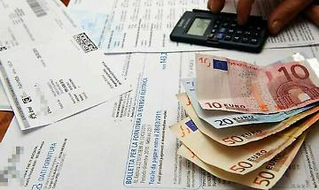 Caro energia intacca i risparmi, in 3 mesi prelevati 50 miliardi