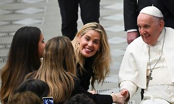 Papa Francesco incontra la moglie Cathryn e le figlie Olivia e Sofia di Gianluca Vialli