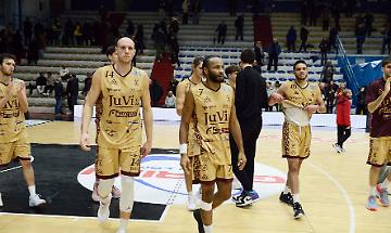 Juvi solida ma non basta: passa Cantù nell'ultimo quarto 87-78