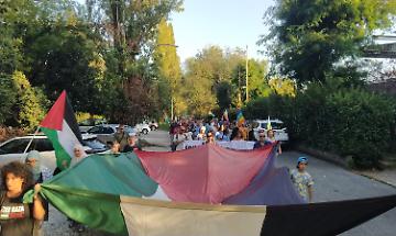 Un fiume di solidarietà «L’assedio deve finire»
