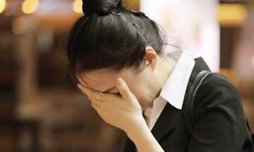 La collega lo respinge, perseguitata in reparto