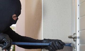 Raid mentre la famiglia cena